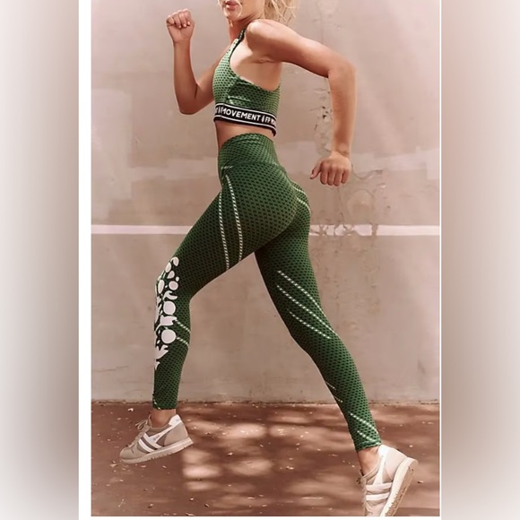 Free People FP Movement Never Better Logo Set - Heritage Green NWT - Picture 1 of 9